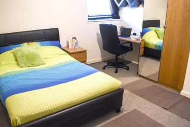 1 bed flat, North Road West, Stonehouse, Plymouth, PL15DJ - Image 2